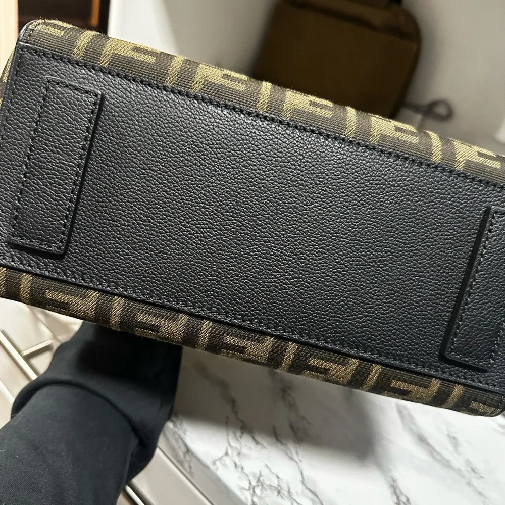 Fendace (Fendi and Versace
Collaboration) Limited edition handbag
La Medusa. - Picture 4 of 8